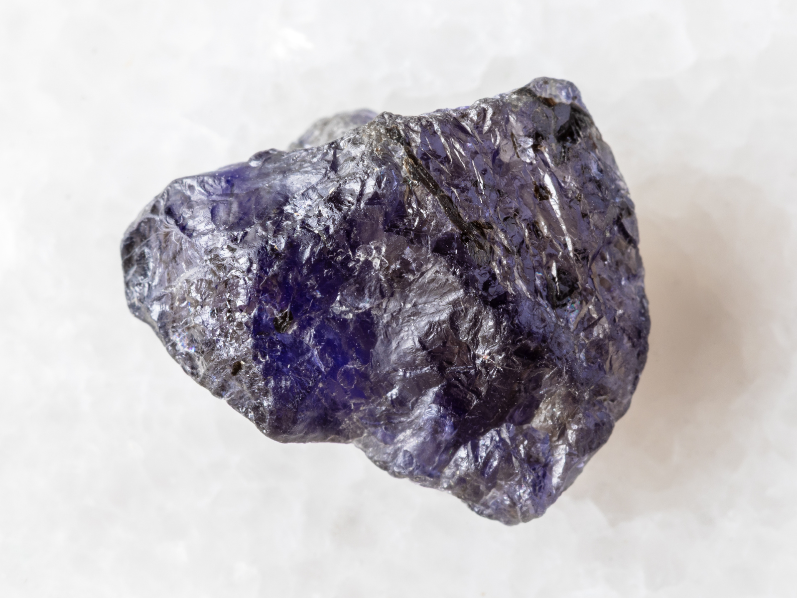 パワーストーン♦︎アイオライトの意味は「導き」？人生の迷いなどに正しい道を示す