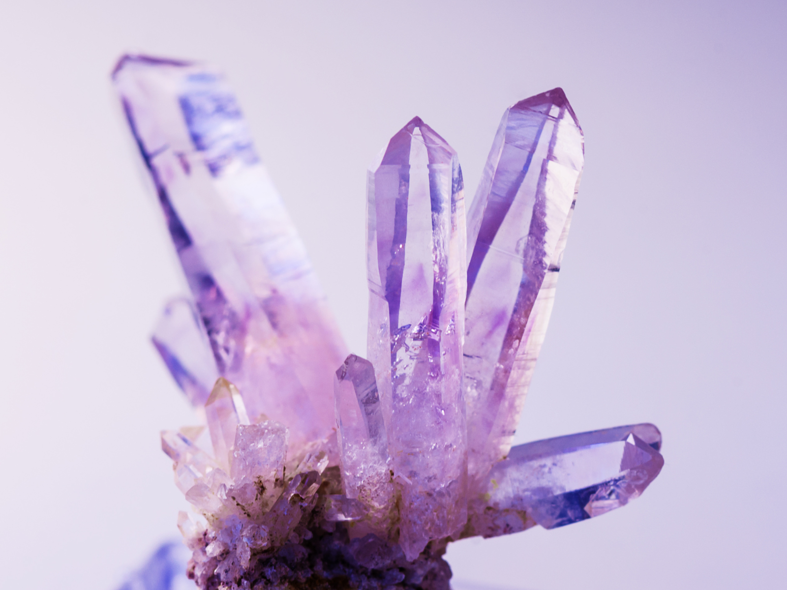 心を浄め、真の絆を結ぶ ― アメジストが導く魂の調和