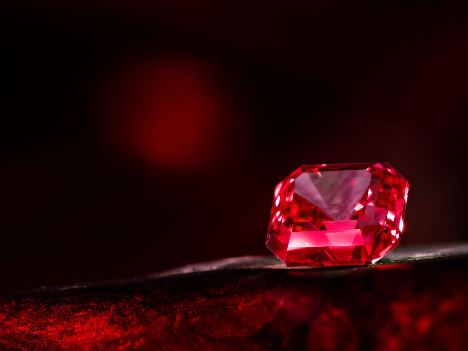 魂に情熱を灯す石 ― ガーネットが導く誠実な生き方