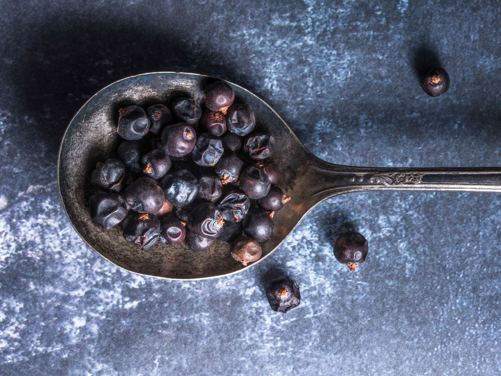 魂を浄化し、不屈の心を呼び覚ます ― ジュニパー・ベリーの神秘